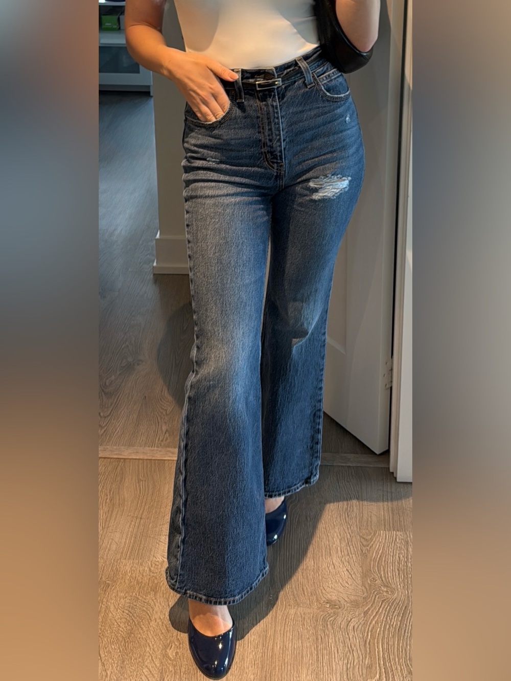 Levi’s Premium Women’s Size 25 Distressed Wide Leg Jeans Medium Wash